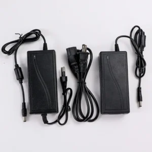 Cargador adaptador 12V 5A para laptop y electrodomésticos
